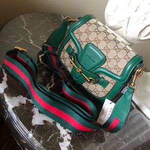 Meet your Posher, Aurora